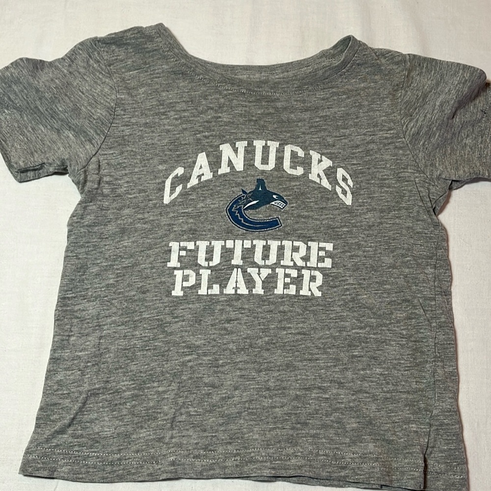 2T Vancouver Canucks hockey t-shirt